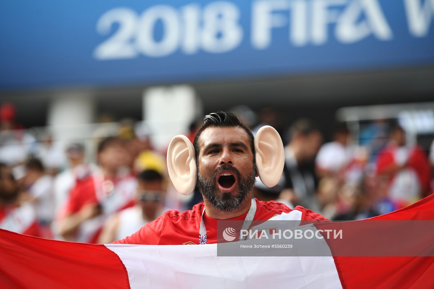 Болельщики перед матчем ЧМ-2018 по футболу между сборными Австралии и Перу