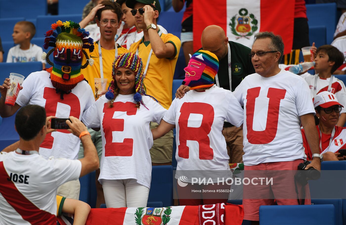 Болельщики перед матчем ЧМ-2018 по футболу между сборными Австралии и Перу