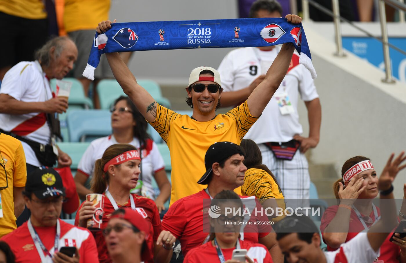 Болельщики перед матчем ЧМ-2018 по футболу между сборными Австралии и Перу