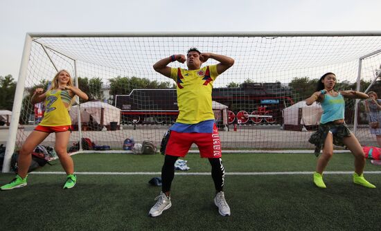 Болельщик сборной Колумбии по футболу провел занятие по зумбе в Самаре