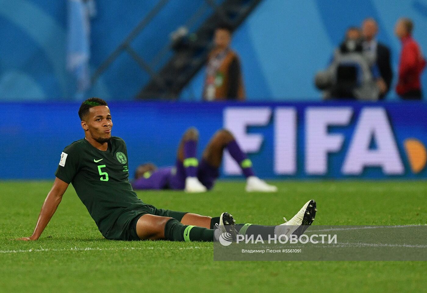Уильям Эконг (Нигерия) после окончания матча группового этапа чемпионата мира по футболу между сборными Нигерии и Аргентины.
Место: Россия, Санкт-Петербург. Автор: Владимир Песня/РИА Новости. Футбол. ЧМ-2018. Матч Нигерия - Аргентина