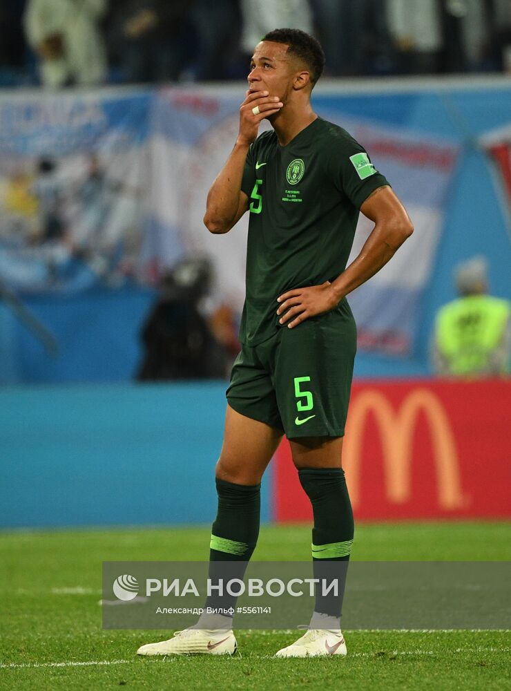 Уильям Эконг (Нигерия) после окончания матча группового этапа чемпионата мира по футболу между сборными Нигерии и Аргентины. Место: Россия, Санкт-Петербург. Автор: Александр Вильф/РИА Новости. Футбол. ЧМ-2018. Матч Нигерия - Аргентина