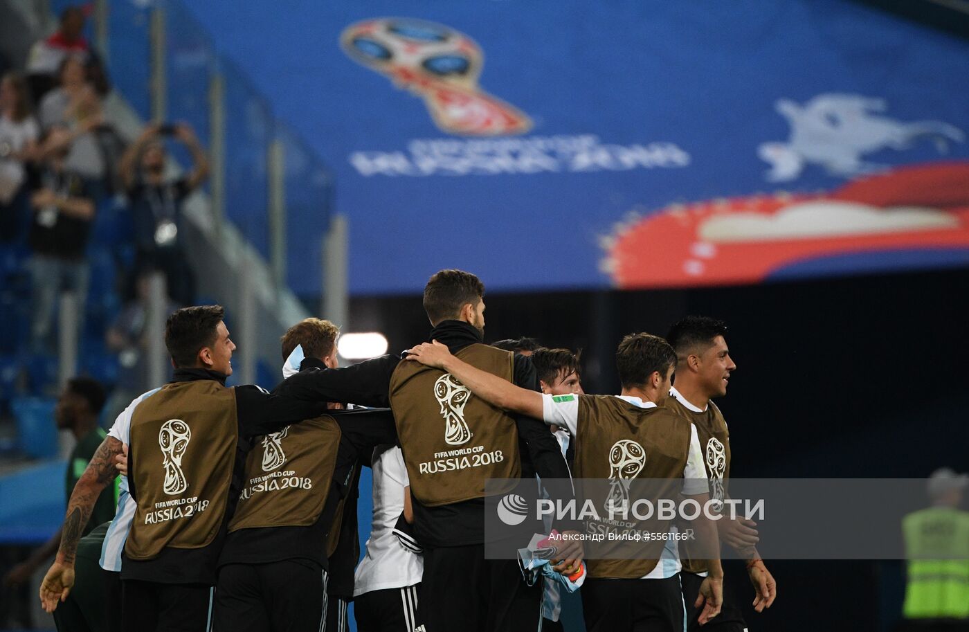 Игроки сборной Аргентины радуются победе в матче группового этапа чемпионата мира по футболу между сборными Нигерии и Аргентины. Место: Россия, Санкт-Петербург. Автор: Александр Вильф/РИА Новости. Футбол. ЧМ-2018. Матч Нигерия - Аргентина