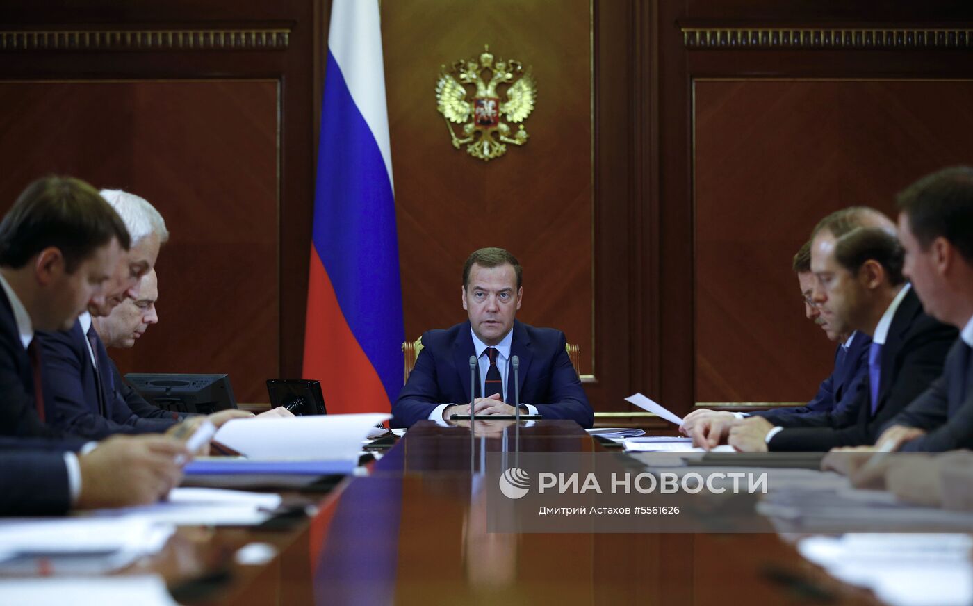 Премьер-министр РФ Д. Медведев провел совещание по вопросам международной торговли