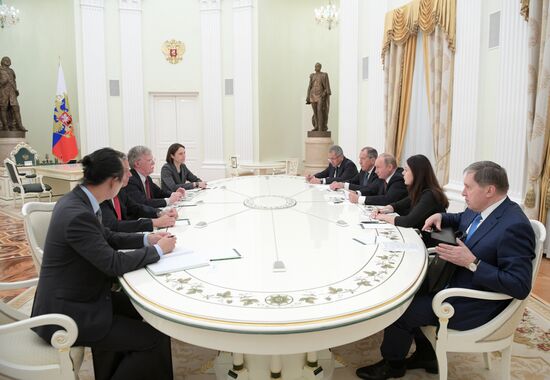 Президент РФ В. Путин встретился с советником президента США по вопросам нацбезопасности Д. Болтоном
