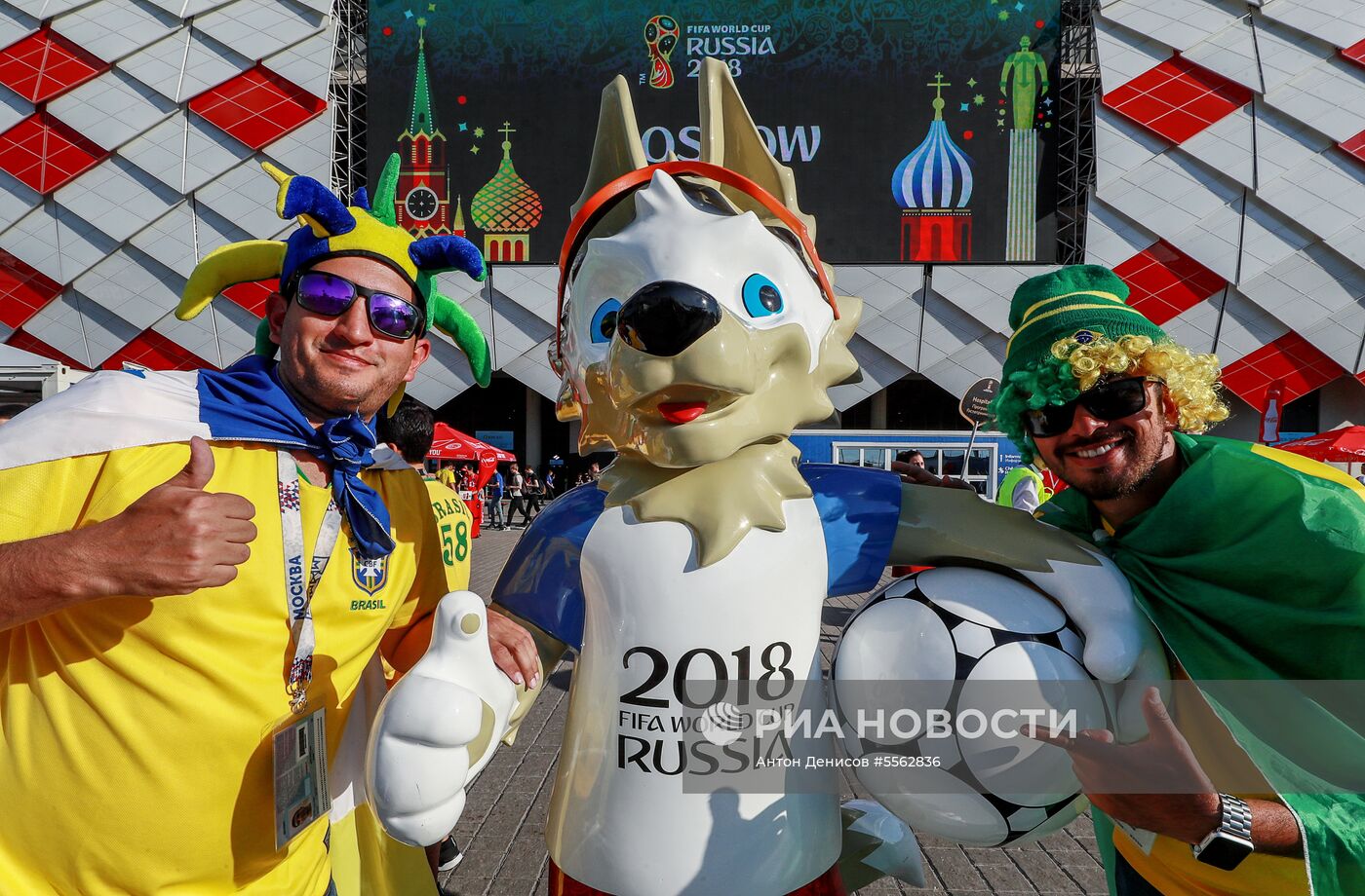 Болельщики перед матчем ЧМ-2018 по футболу между сборными Сербии и Бразилии