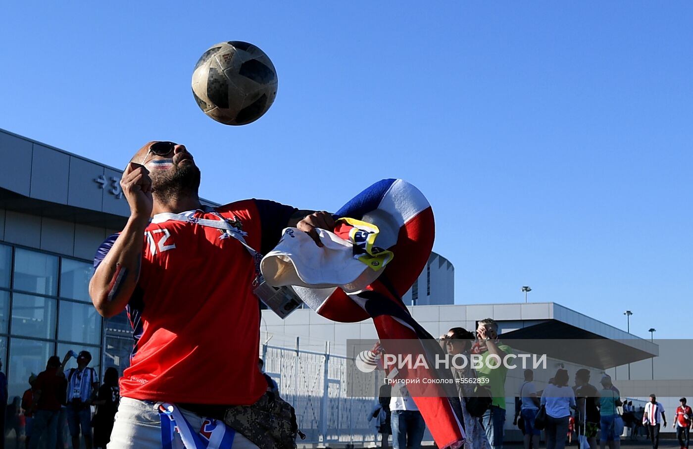 Болельщики перед матчем ЧМ-2018 по футболу между сборными Швейцарии и Коста-Рики