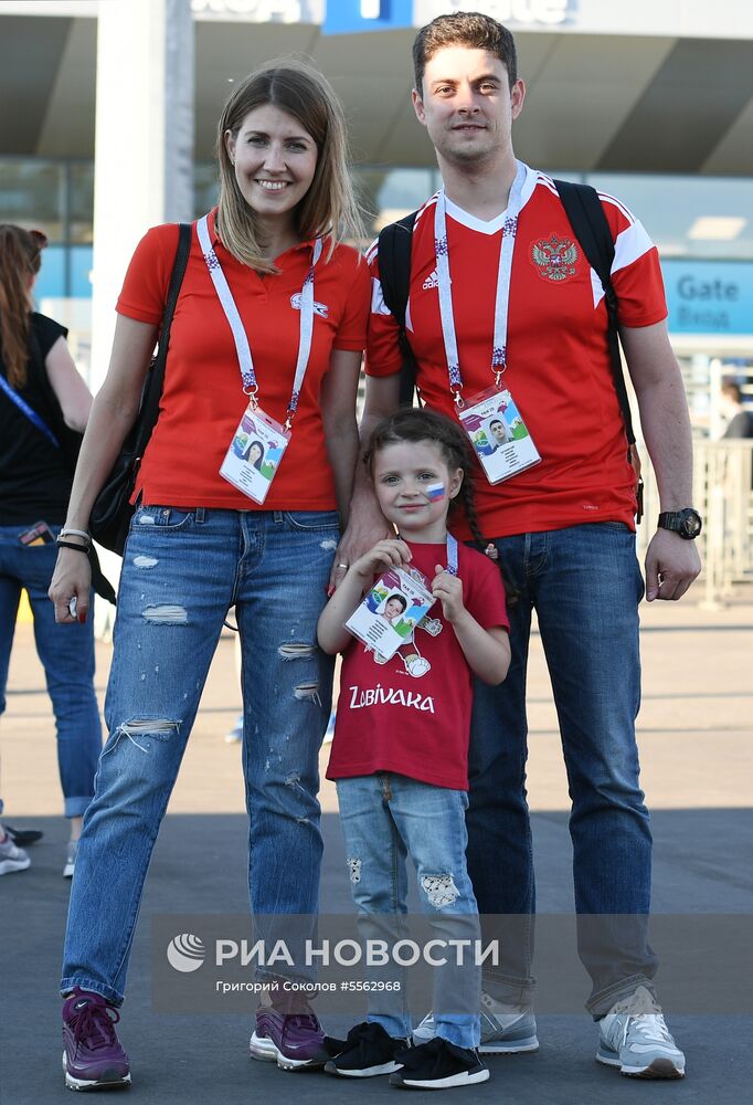 Болельщики перед матчем ЧМ-2018 по футболу между сборными Швейцарии и Коста-Рики