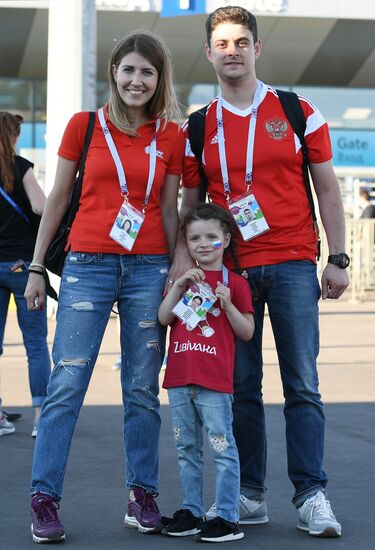 Болельщики перед матчем ЧМ-2018 по футболу между сборными Швейцарии и Коста-Рики