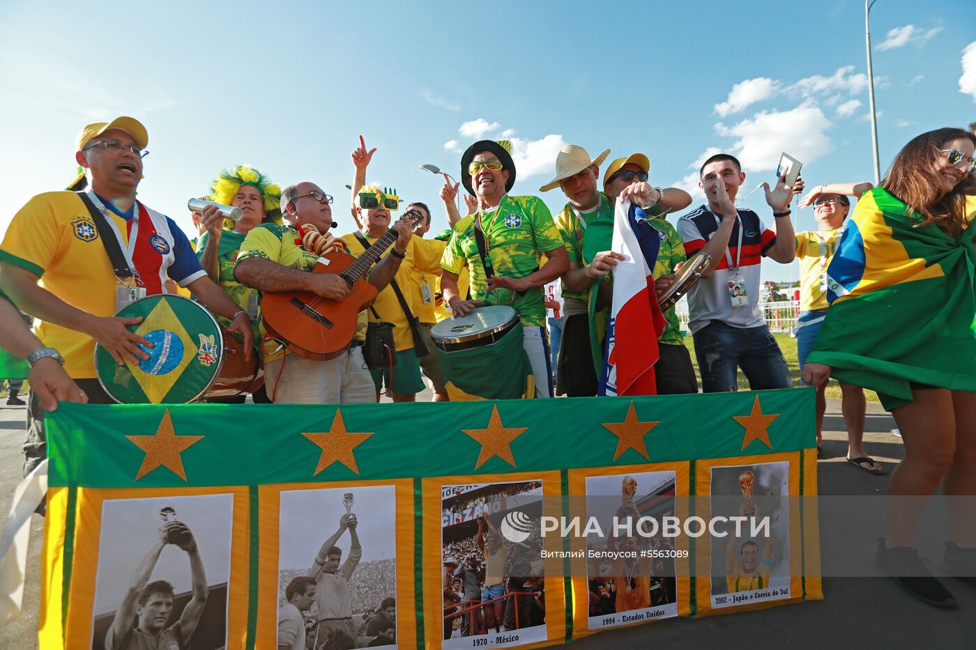 Болельщики перед матчем ЧМ-2018 по футболу между сборными Сербии и Бразилии