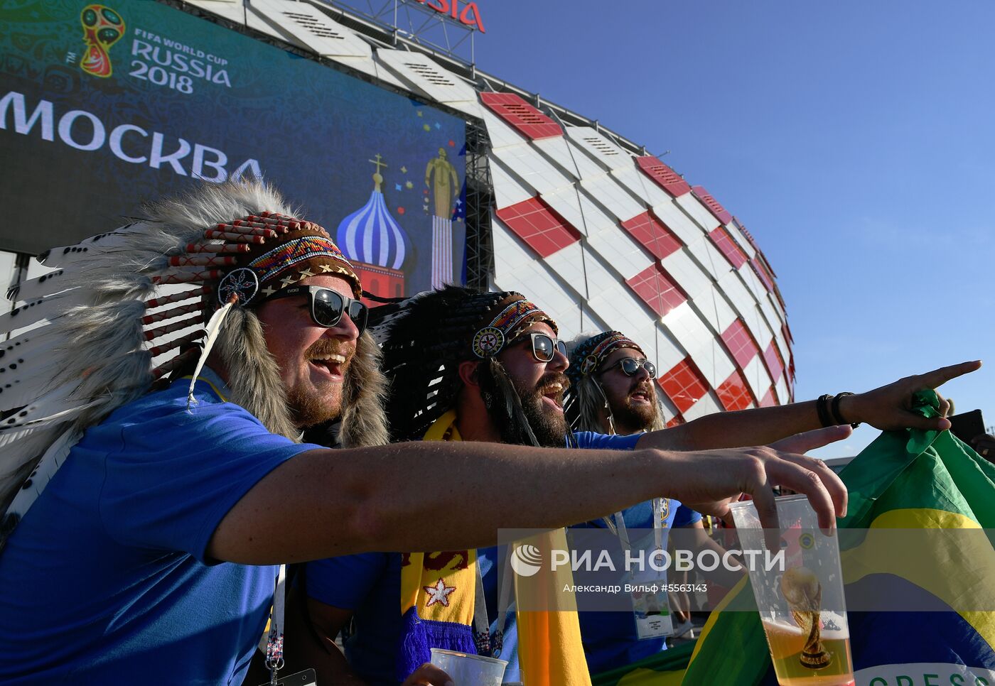Болельщики перед матчем ЧМ-2018 по футболу между сборными Сербии и Бразилии