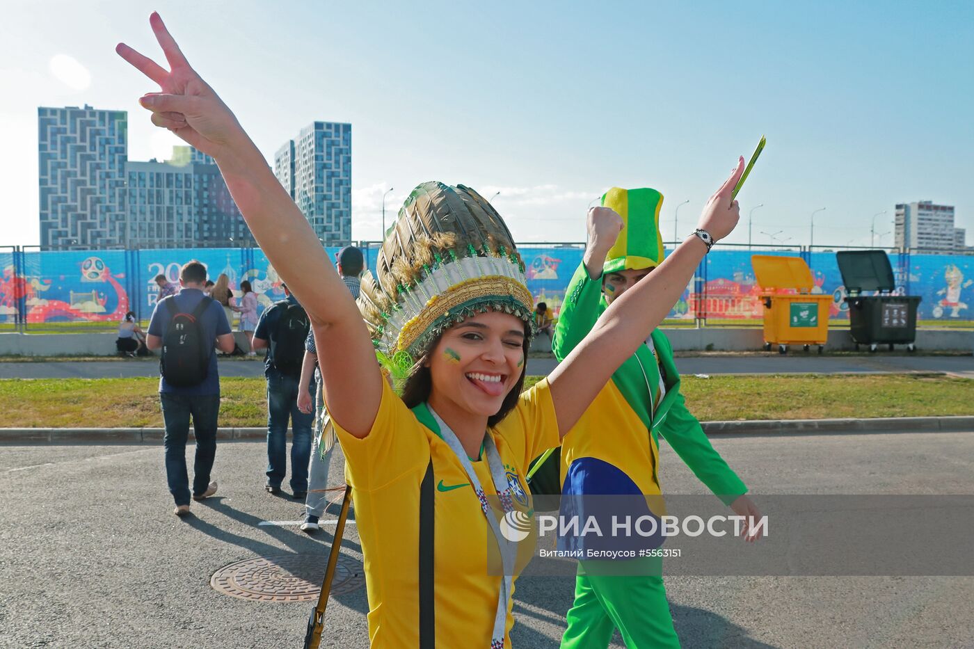 Болельщики перед матчем ЧМ-2018 по футболу между сборными Сербии и Бразилии