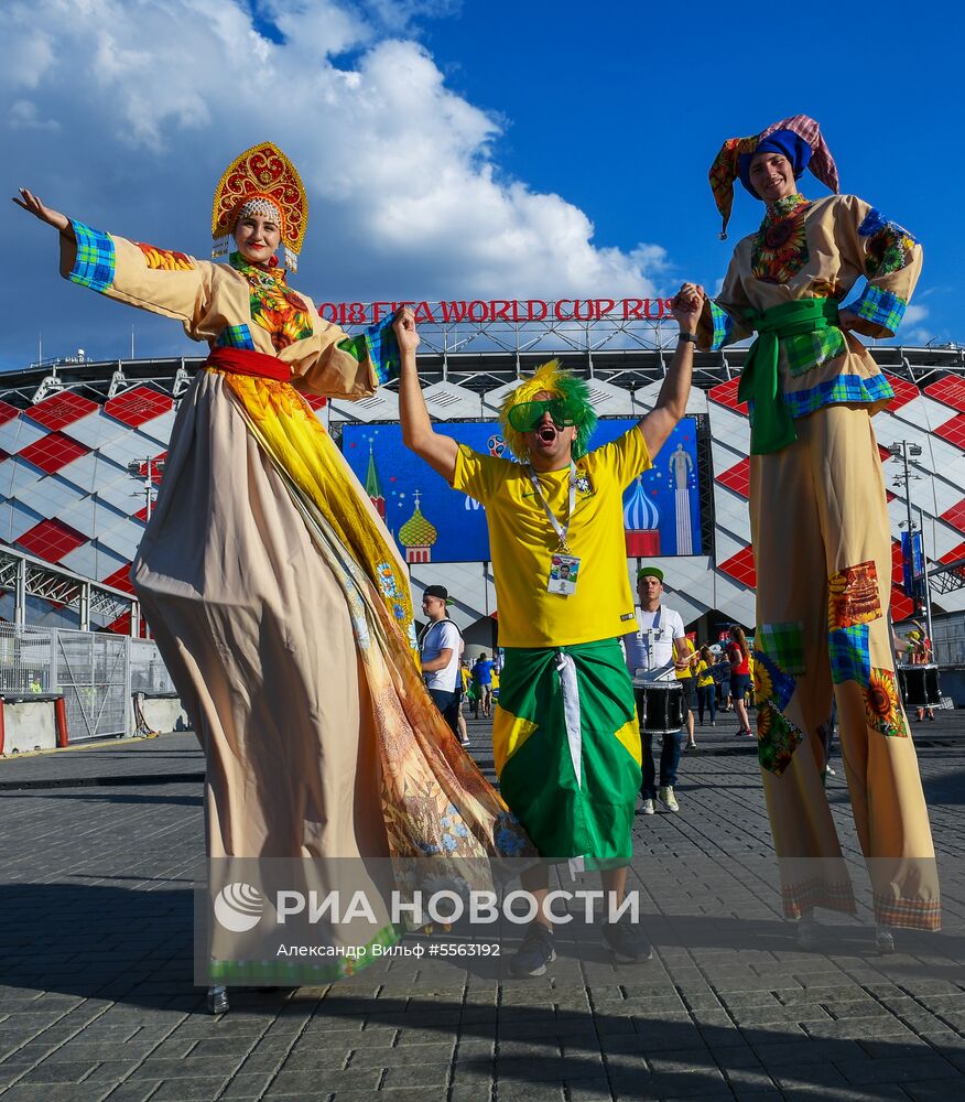 Болельщики перед матчем ЧМ-2018 по футболу между сборными Сербии и Бразилии