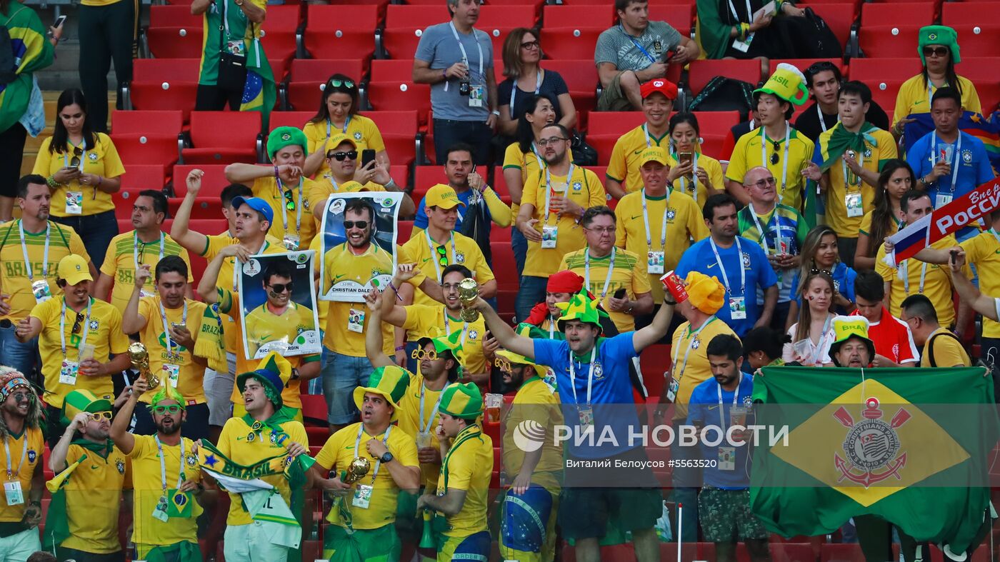Болельщики перед матчем ЧМ-2018 по футболу между сборными Сербии и Бразилии