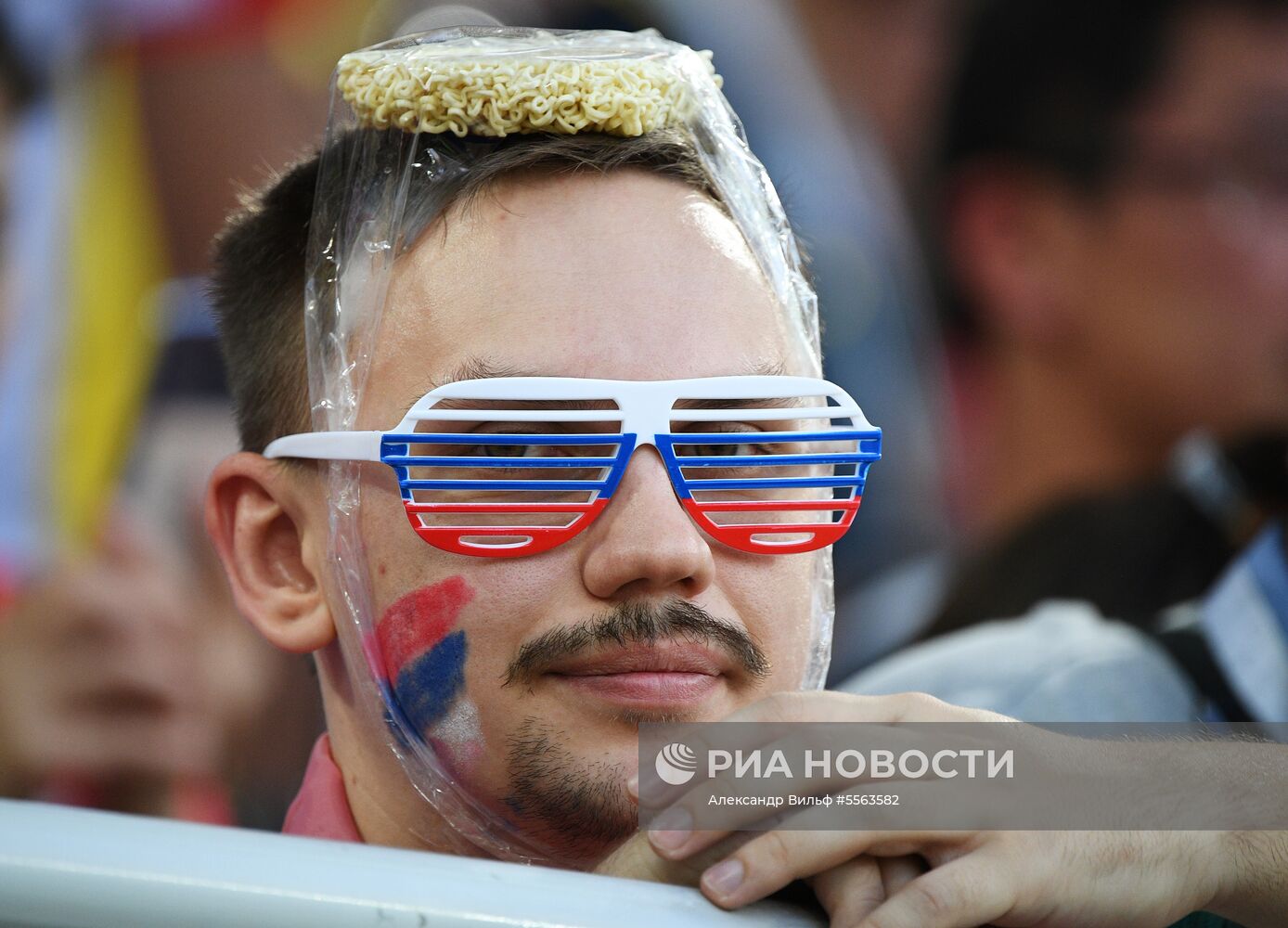 Болельщики перед матчем ЧМ-2018 по футболу между сборными Сербии и Бразилии