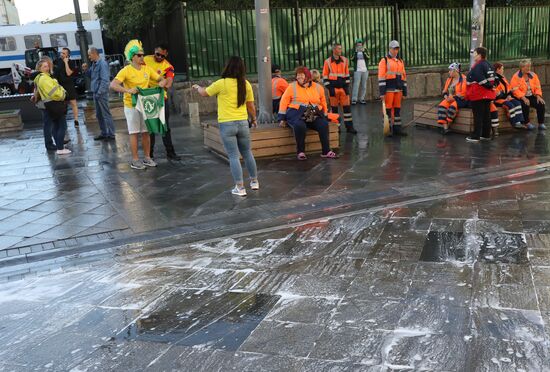 Уборка Никольской улицы в Москве