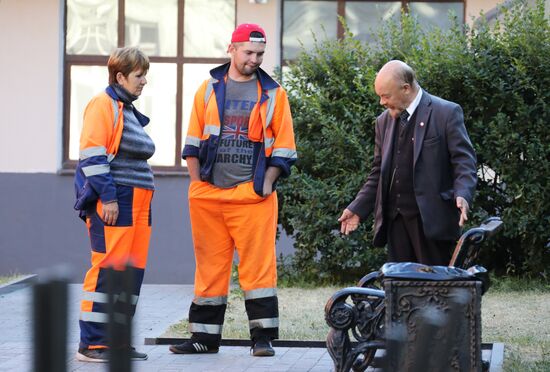 Уборка Никольской улицы в Москве