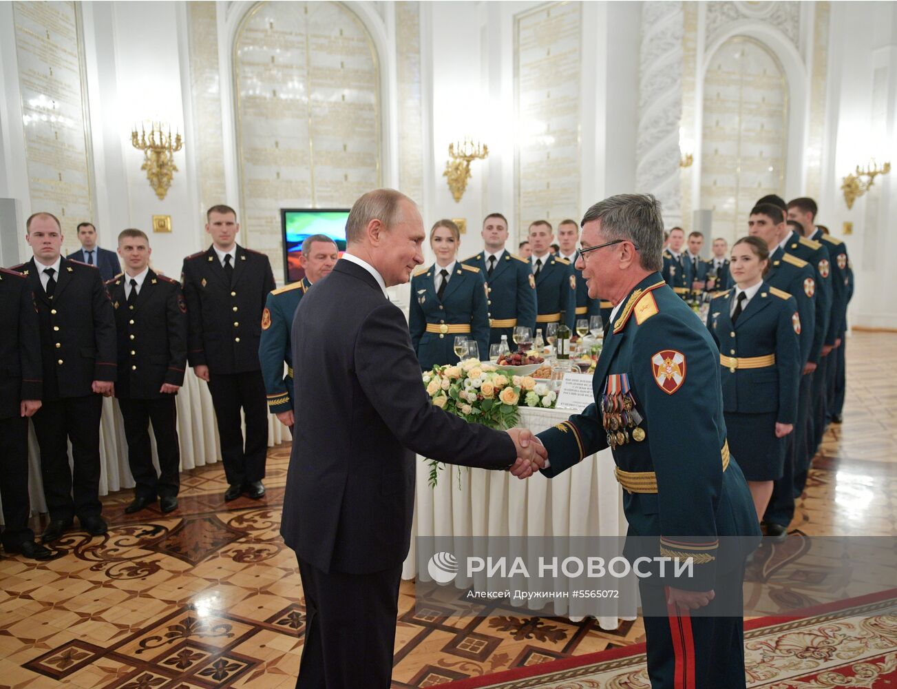 Президент РФ В. Путин на приёме в честь выпускников военно-учебных заведений