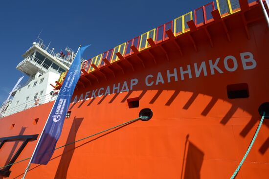 Проводы в первый арктический поход ледокола "Александр Санников" в Санкт-Петербурге