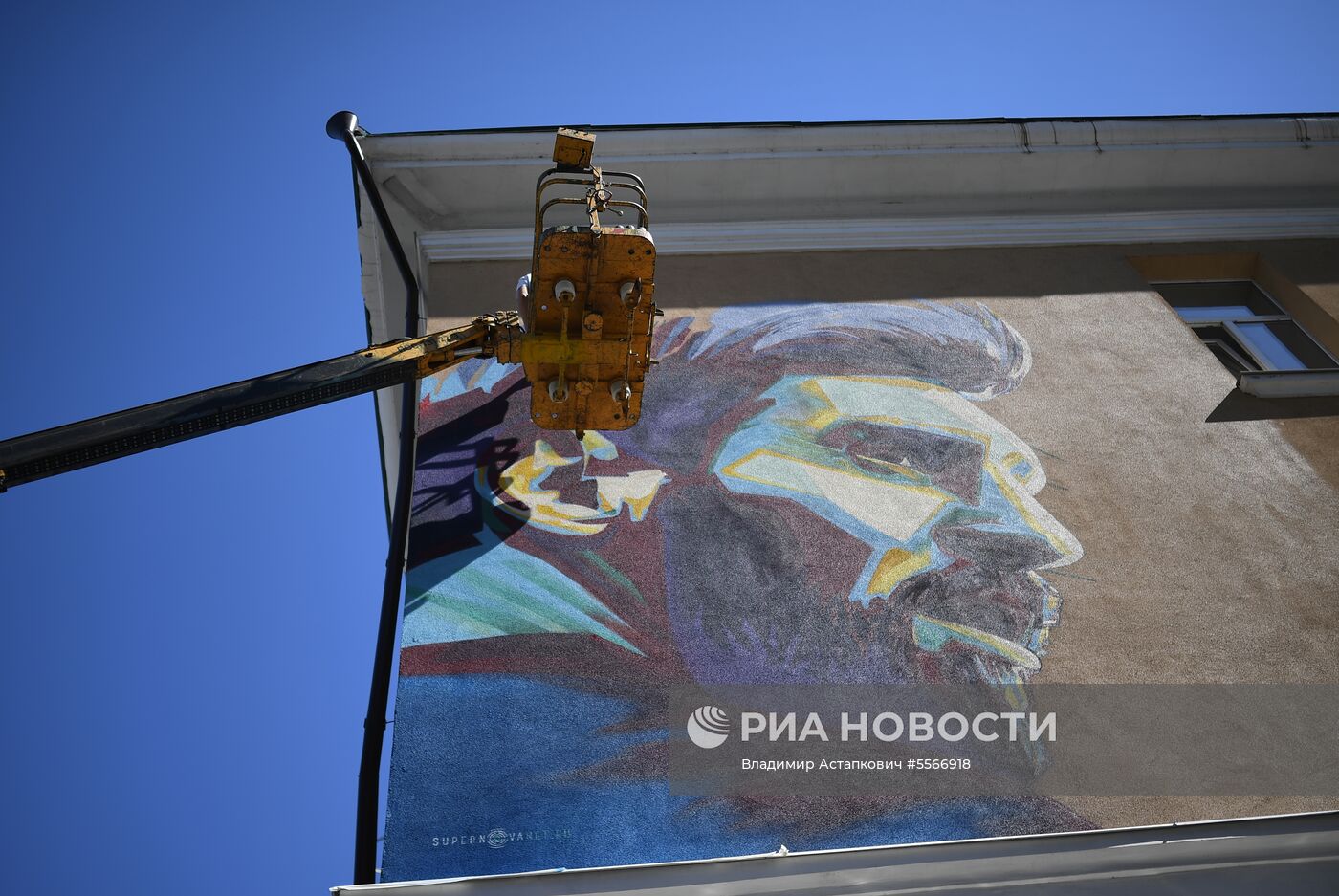 В Казани появилось граффити с Месси 
