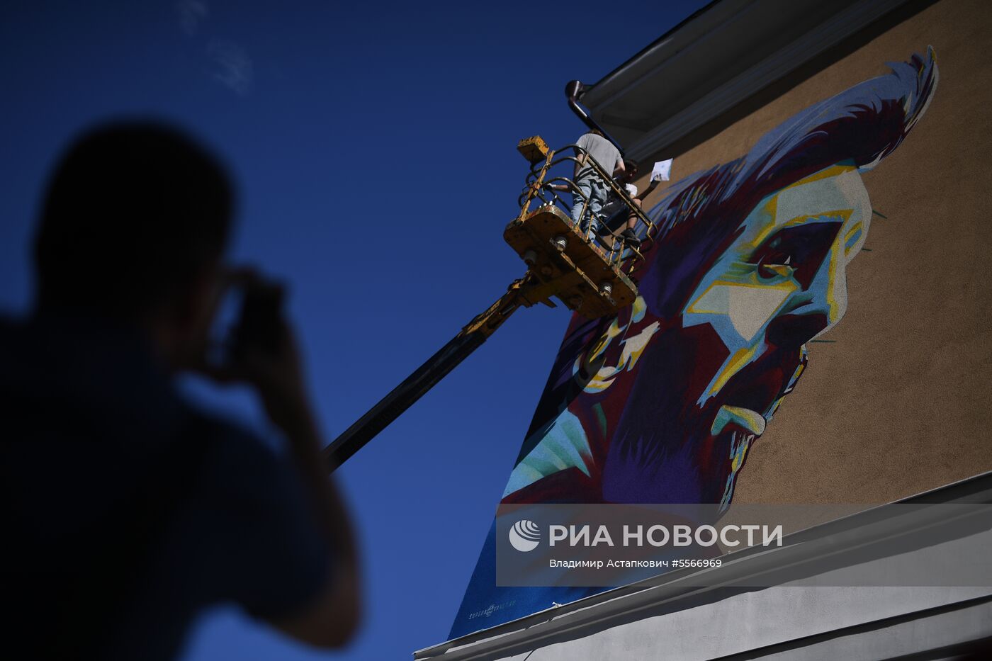 В Казани появилось граффити с Месси 