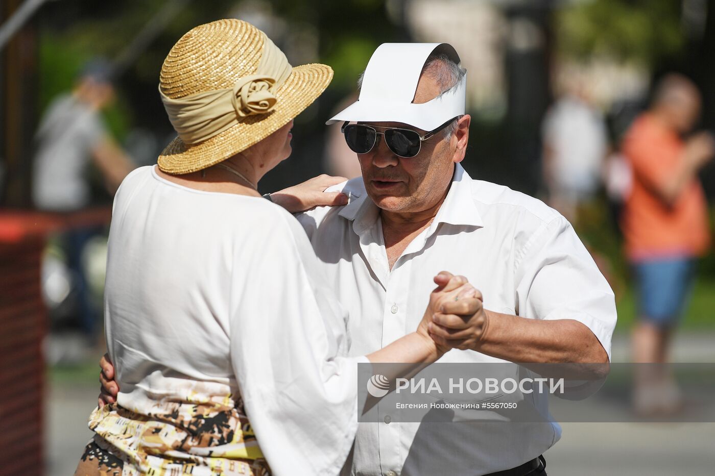 Праздник "Московское долголетие" в саду "Эрмитаж"