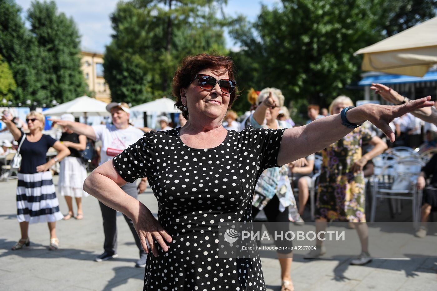 Праздник "Московское долголетие" в саду "Эрмитаж"