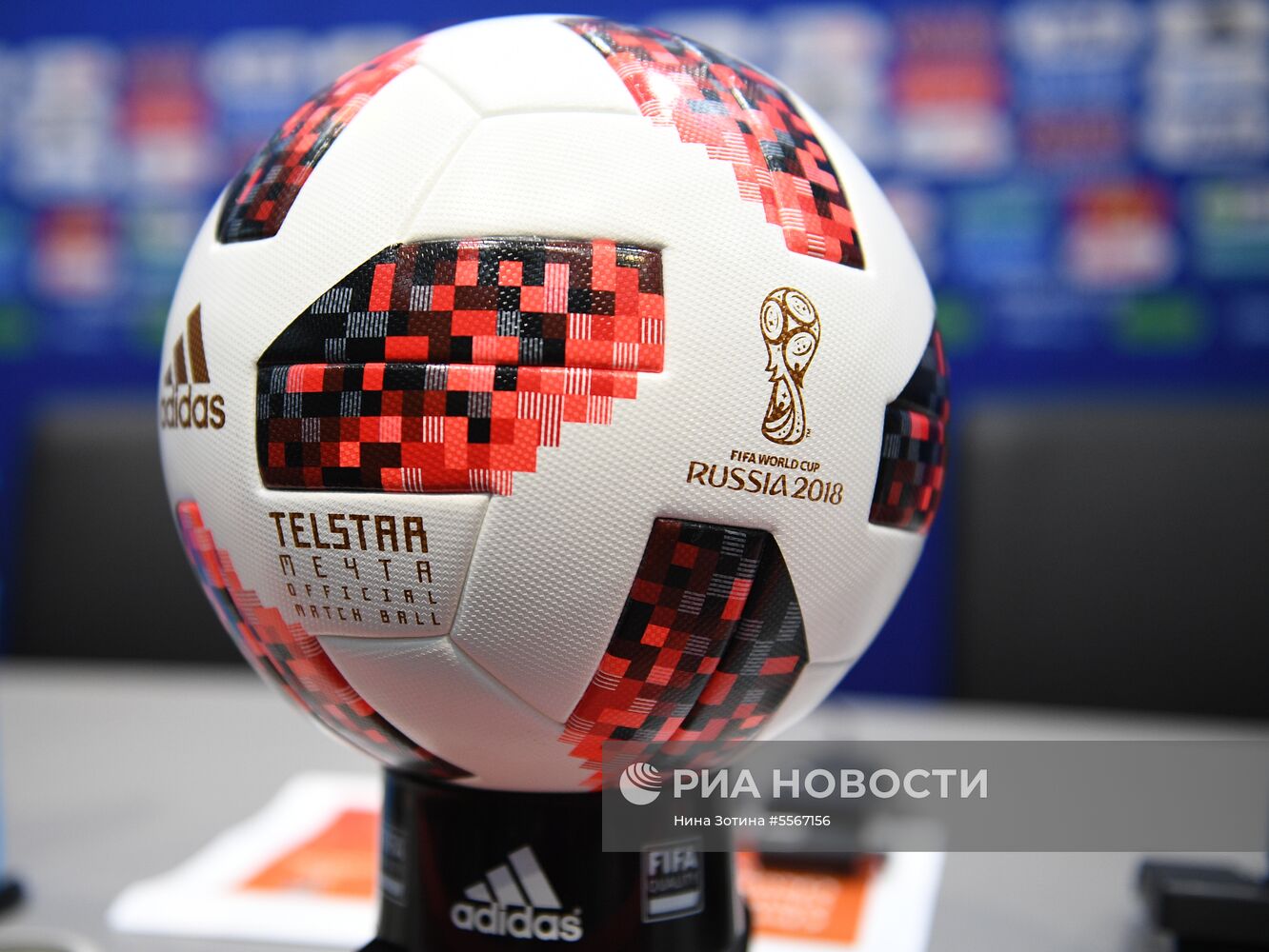 Официальный мяч плей-офф Чемпионата мира по футболу Telstar Telstar "Мечта"