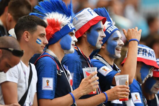 Болельщики перед матчем ЧМ-2018 по футболу между сборными Франции и Аргентины 