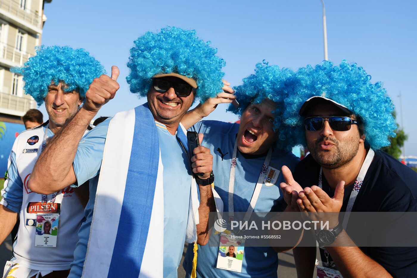 Болельщики перед матчем ЧМ-2018 по футболу между сборными Уругвая и Португалии