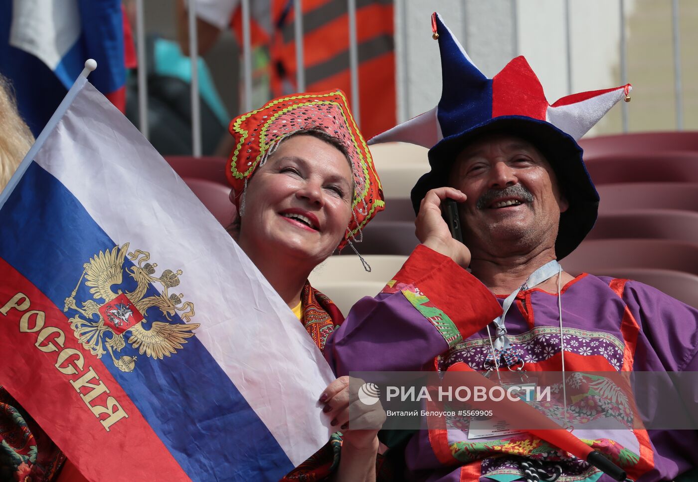 Болельщики перед матчем ЧМ-2018 по футболу между сборными Испании и России