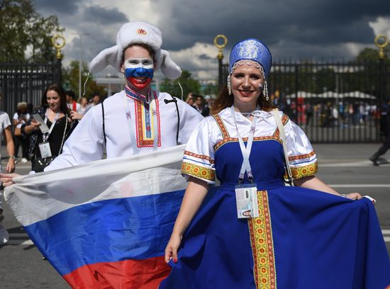 Болельщики перед матчем ЧМ-2018 по футболу между сборными Испании и России
