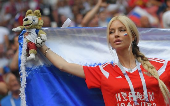 Болельщики перед матчем ЧМ-2018 по футболу между сборными Испании и России