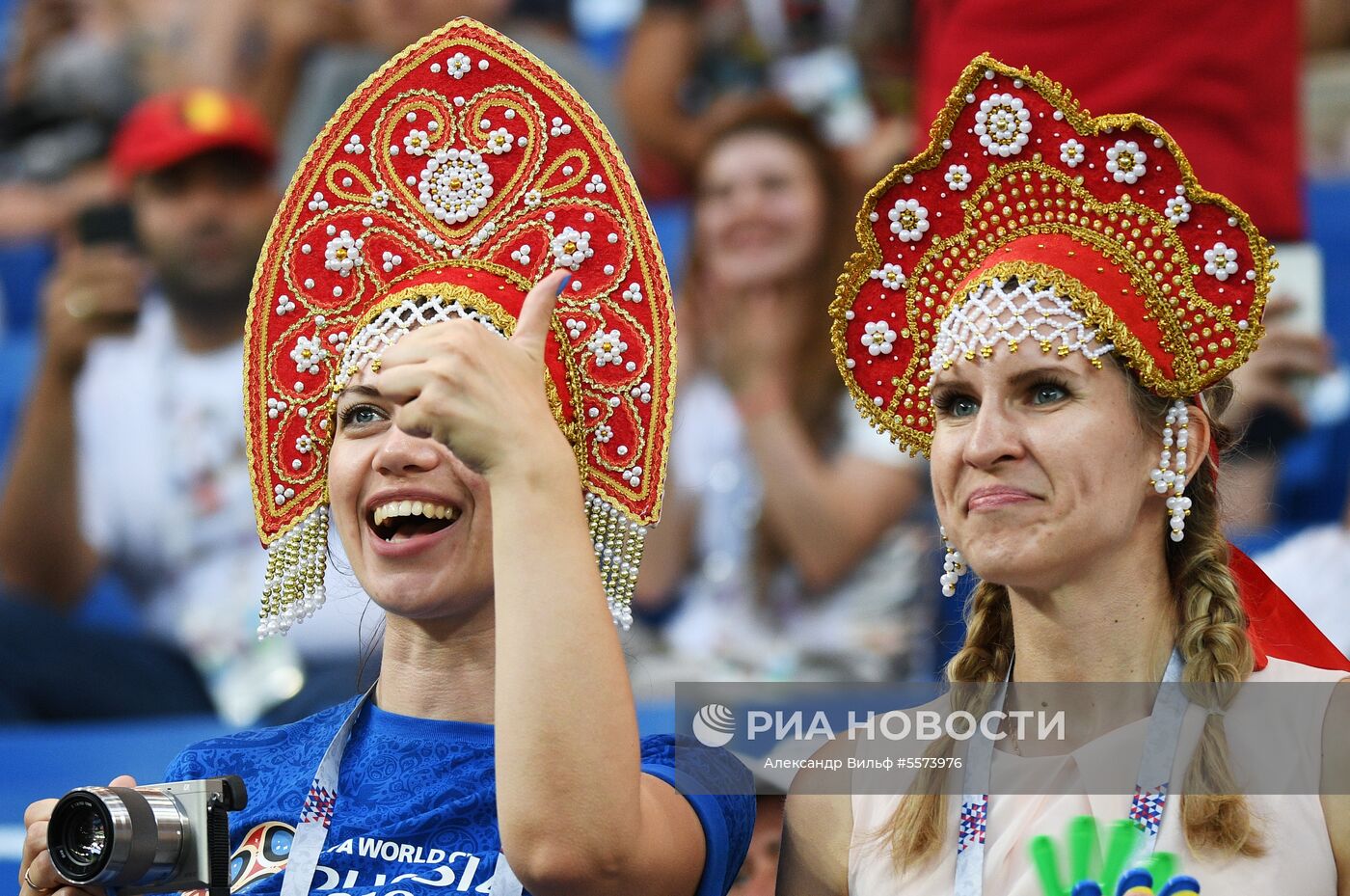 Болельщицы перед матчем 1/8 финала чемпионата мира по футболу между сборными Бельгии и Японии. Место: Россия, Ростов-на-Дону. Автор: Александр Вильф/РИА Новости. Болельщики перед матчем ЧМ-2018 по футболу между сборными Бельгии и Японии