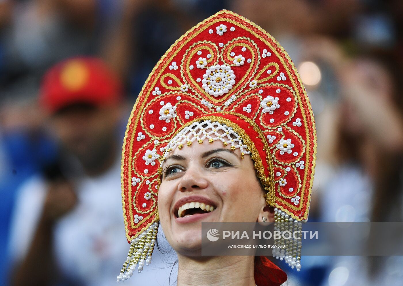 Болельщица перед матчем 1/8 финала чемпионата мира по футболу между сборными Бельгии и Японии. Место: Россия, Ростов-на-Дону. Автор: Александр Вильф/РИА Новости. Болельщики перед матчем ЧМ-2018 по футболу между сборными Бельгии и Японии