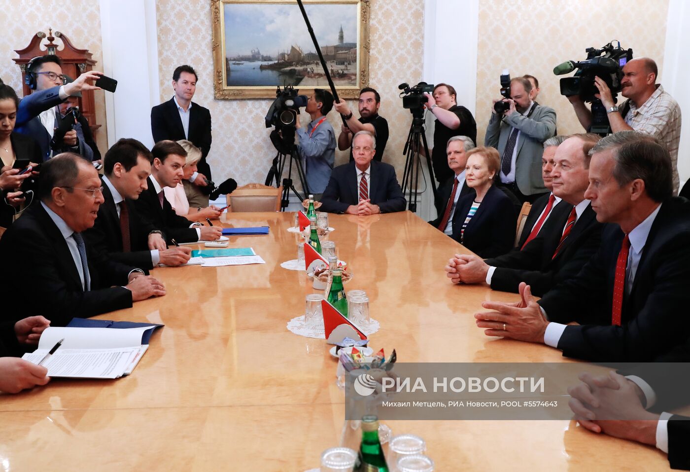 Глава МИД РФ С. Лавров встретился с конгрессменами США