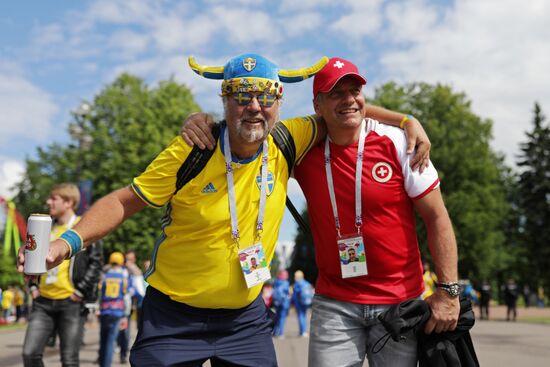 Болельщики перед матчем ЧМ-2018 по футболу между сборными Швеции и Швейцарии