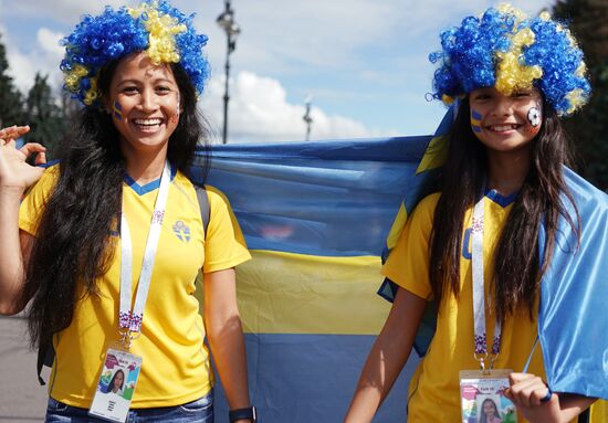 Болельщики перед матчем ЧМ-2018 по футболу между сборными Швеции и Швейцарии