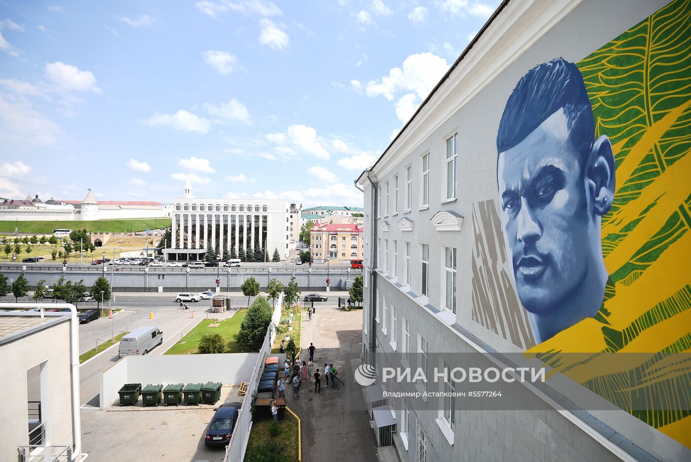 Граффити с Неймаром появилось в Казани