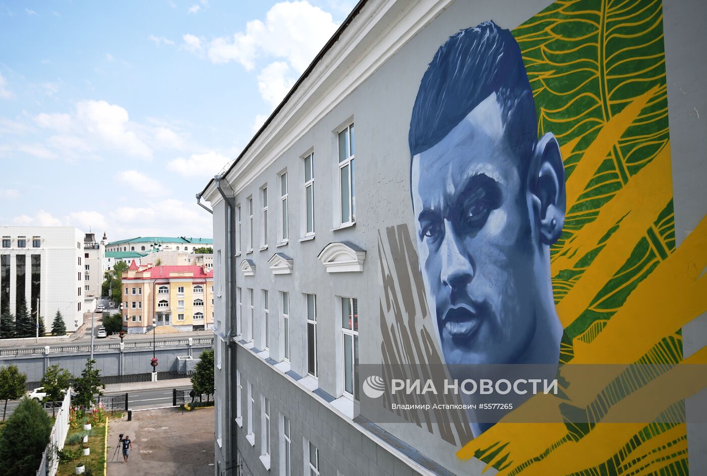 Граффити с Неймаром появилось в Казани