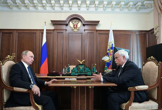 Президент РФ В. Путин встретился с губернатором Санкт-Петербурга Г. Полтавченко