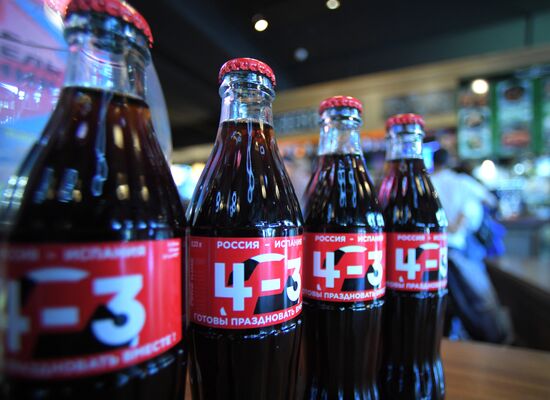 Coca-Cola выпустила лимитированную серию бутылок со счётом матча Россия-Испания