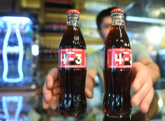 Coca-Cola выпустила лимитированную серию бутылок со счётом матча Россия-Испания