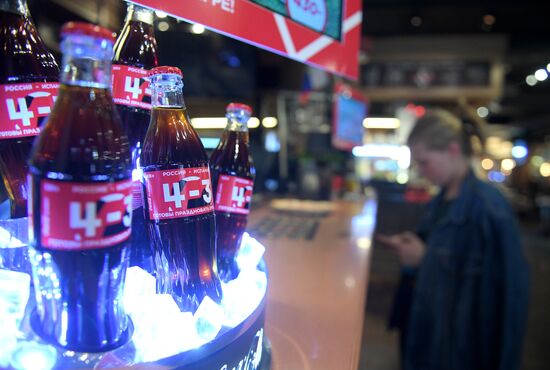 Coca-Cola выпустила лимитированную серию бутылок со счётом матча Россия-Испания