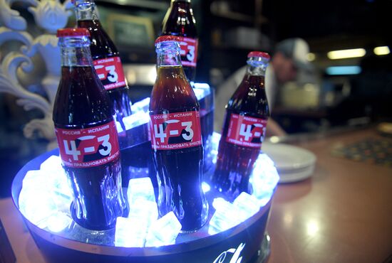 Coca-Cola выпустила лимитированную серию бутылок со счётом матча Россия-Испания