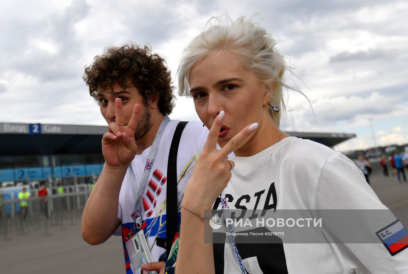 Болельщики перед матчем ЧМ-2018 по футболу между сборными Уругвая и Франции