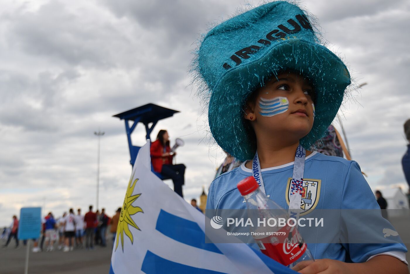 Болельщики перед матчем ЧМ-2018 по футболу между сборными Уругвая и Франции