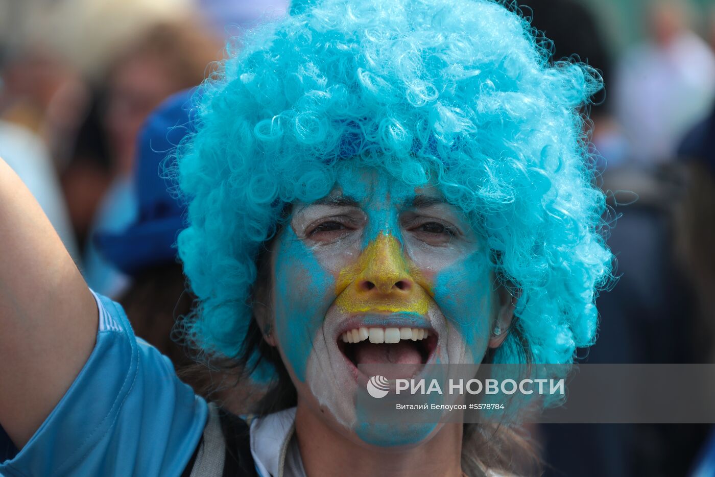 Болельщики перед матчем ЧМ-2018 по футболу между сборными Уругвая и Франции