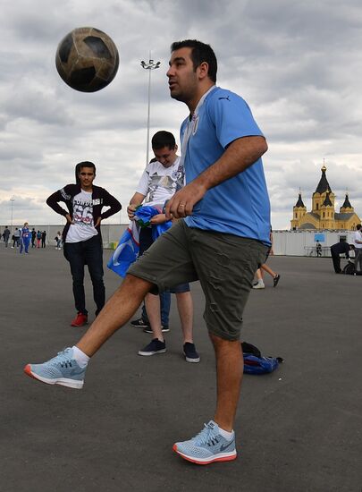 Болельщики перед матчем ЧМ-2018 по футболу между сборными Уругвая и Франции