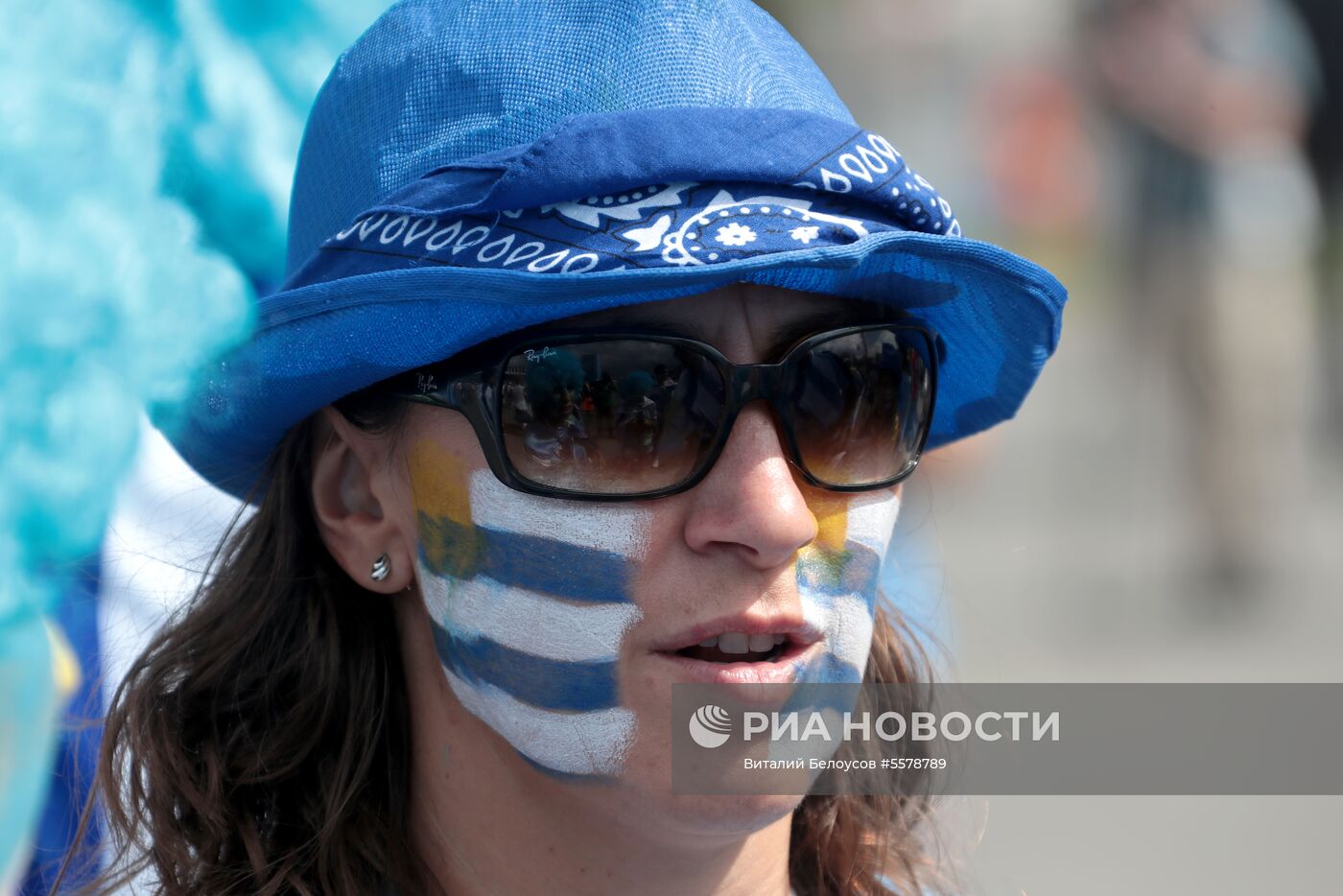 Болельщики перед матчем ЧМ-2018 по футболу между сборными Уругвая и Франции